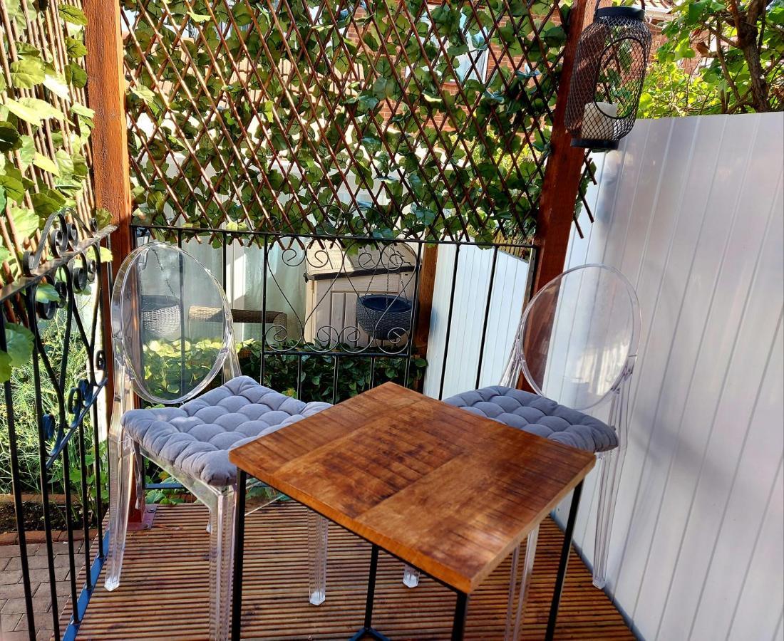 Pretty Studio With A Private Terrace London Luaran gambar